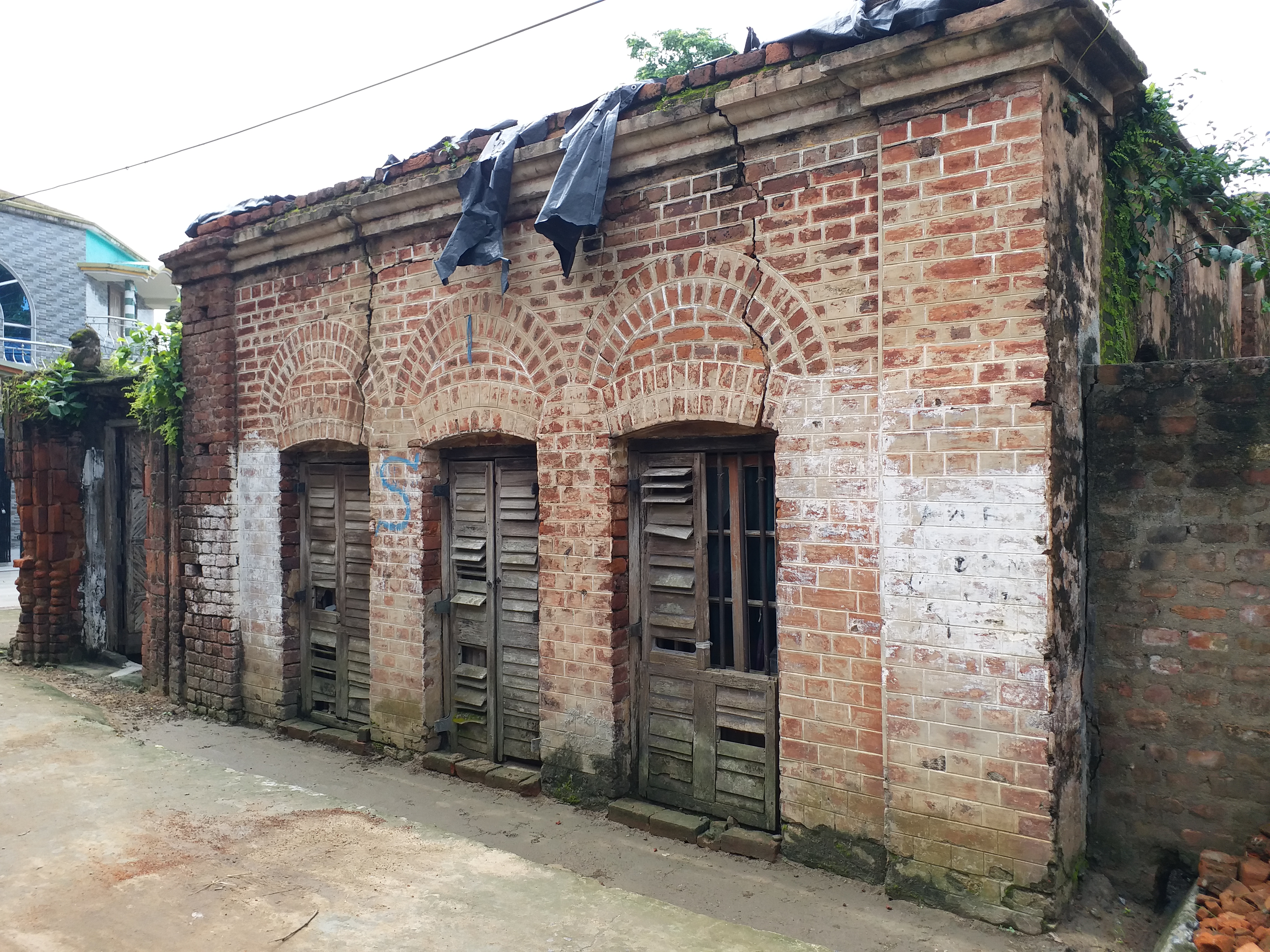 ేUnderground basement in West Bengal