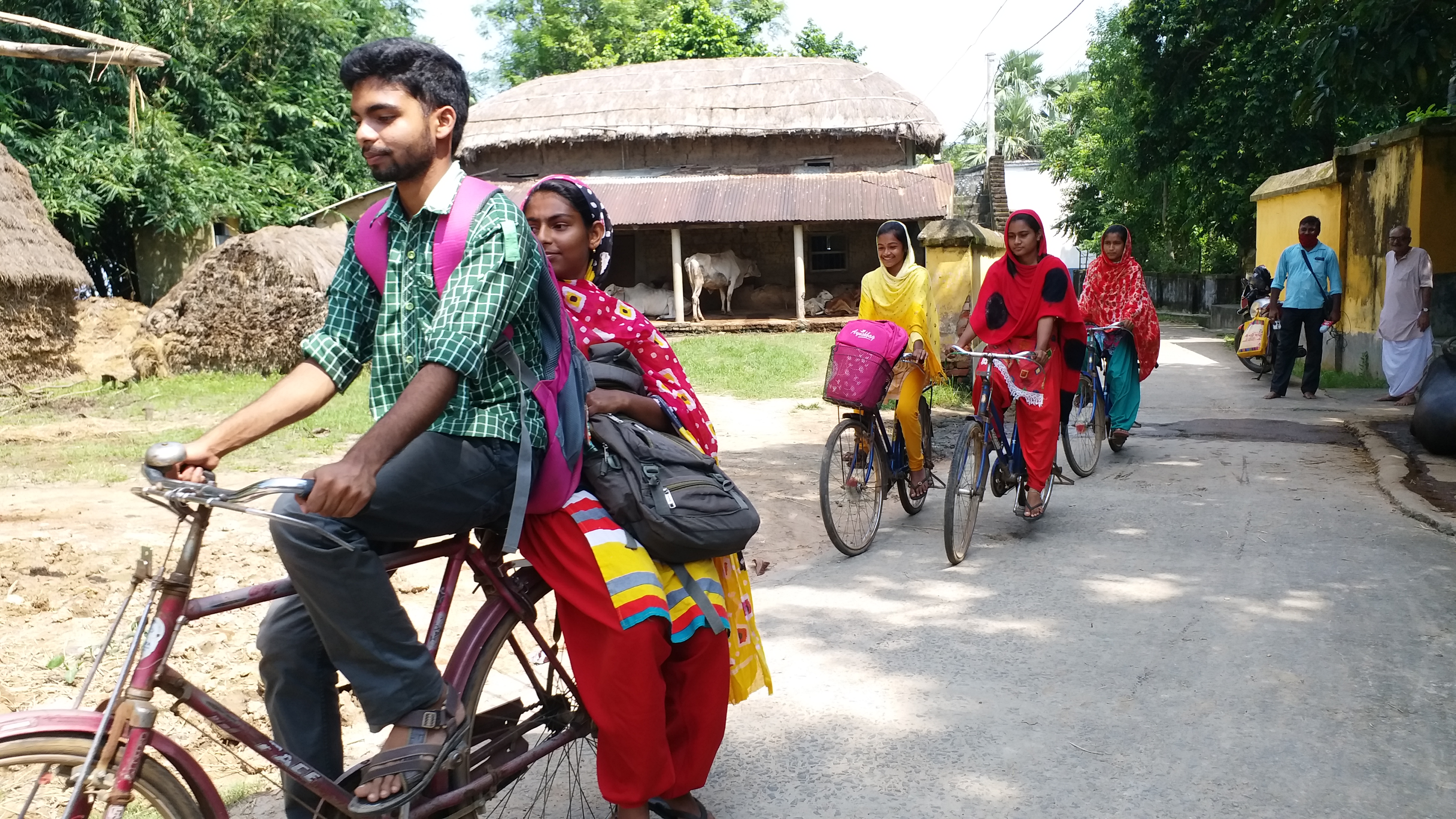 students of Sadai Fakir Pathsala