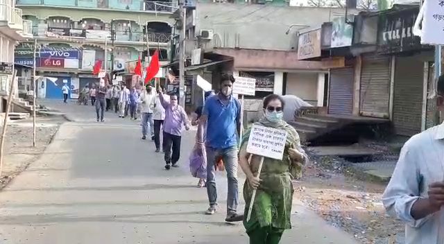 বিভিন্ন দাবি নিয়ে আজ জেলার বিভিন্ন জায়গায় ডেপুটেশন দেন CPI(M)-র কর্মী-সমর্থকরা