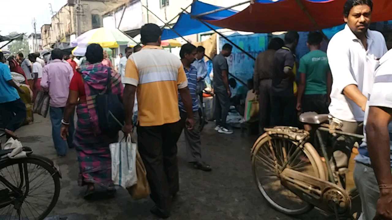 Crowded market