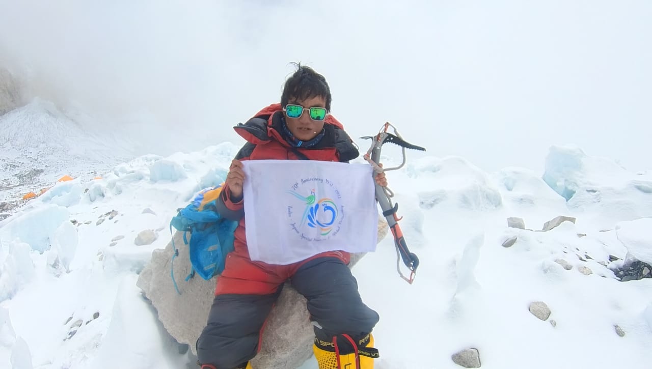 Conquers Mount Everest Without Oxygen Cylinder