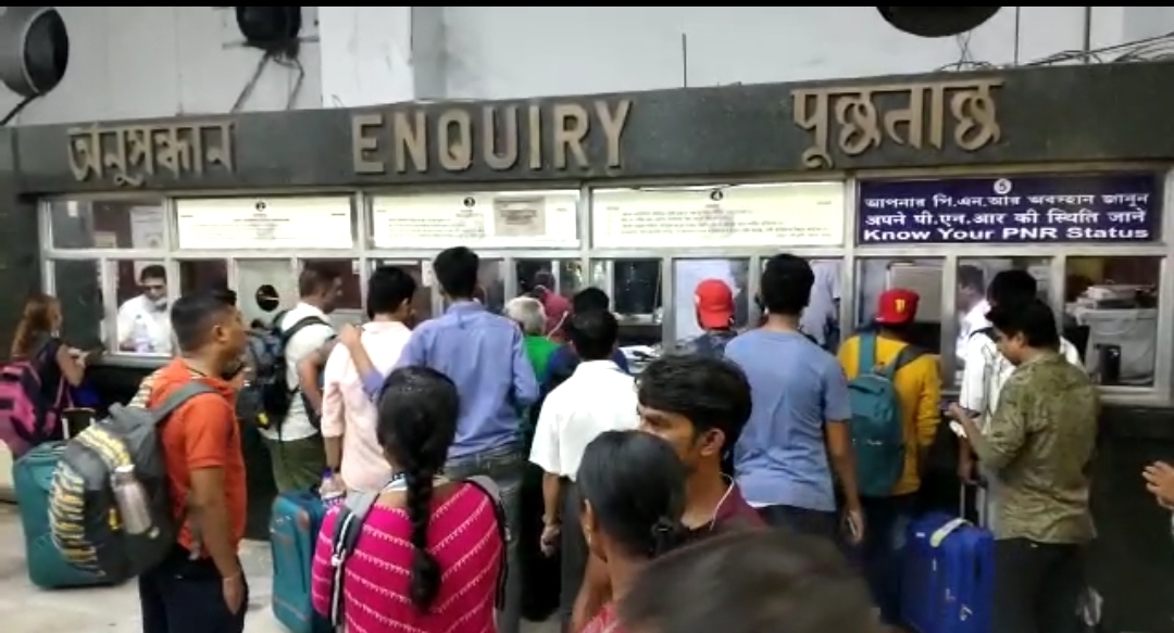 Train passengers facing problems due to Agnipath Scheme Protest