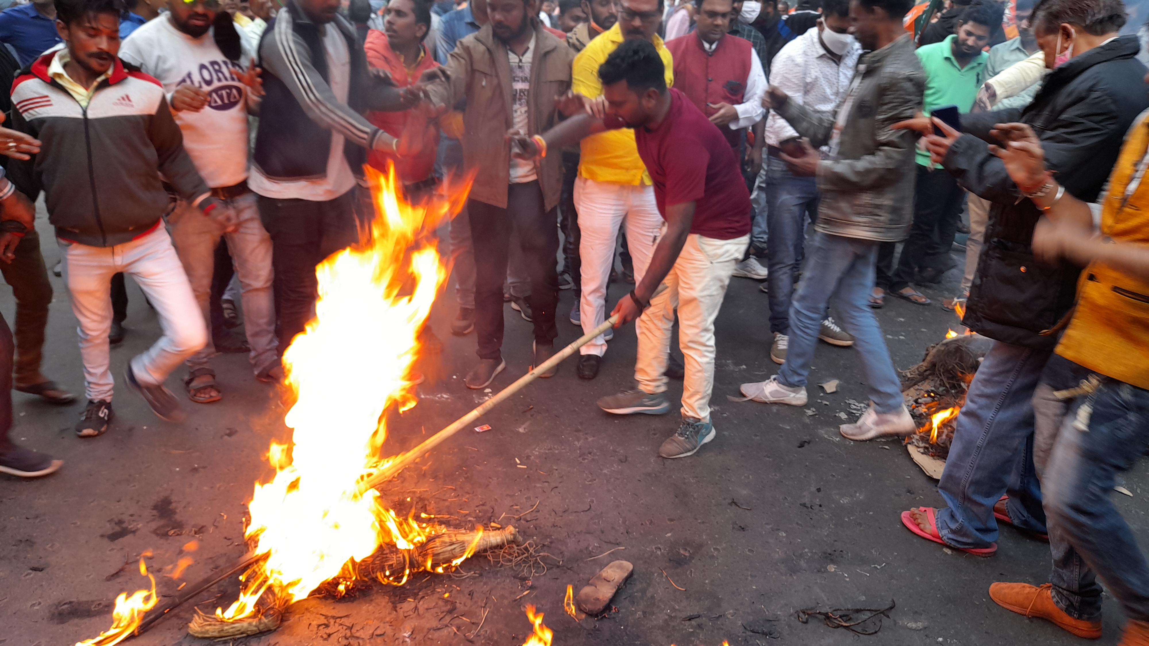 Stones hurled at J P Nadda's convoy, Vijayvargiya's vehicle ransacked