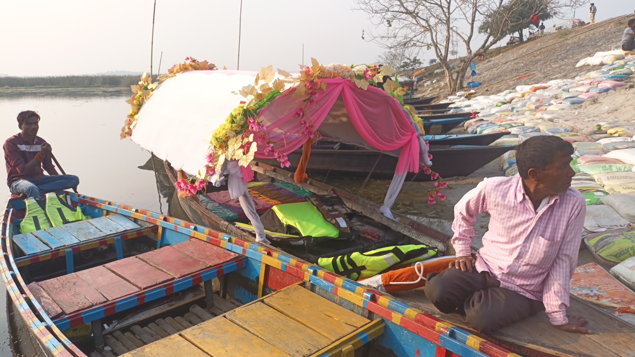 Shikara boat