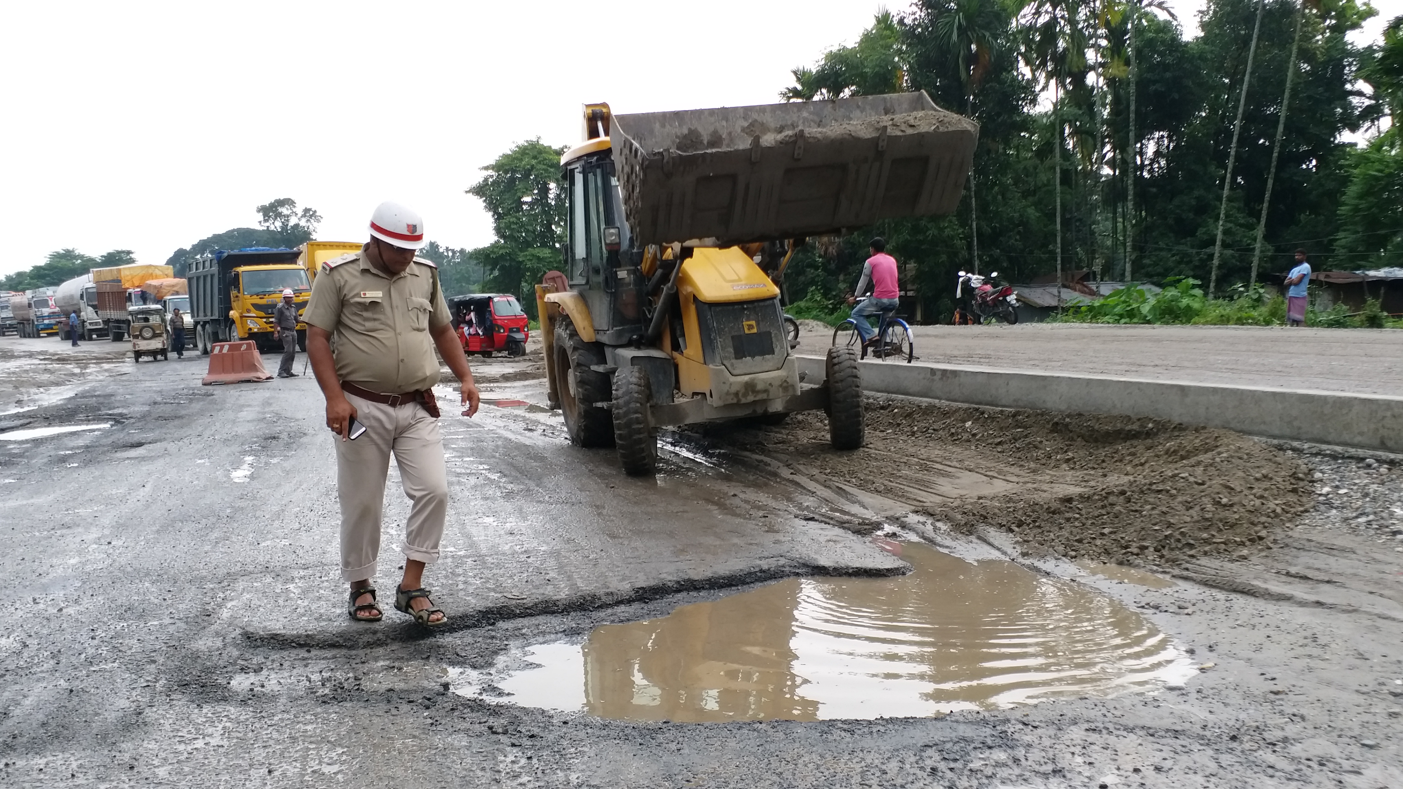 আজ মেশিন নিয়ে আসেন মোস্তাফা