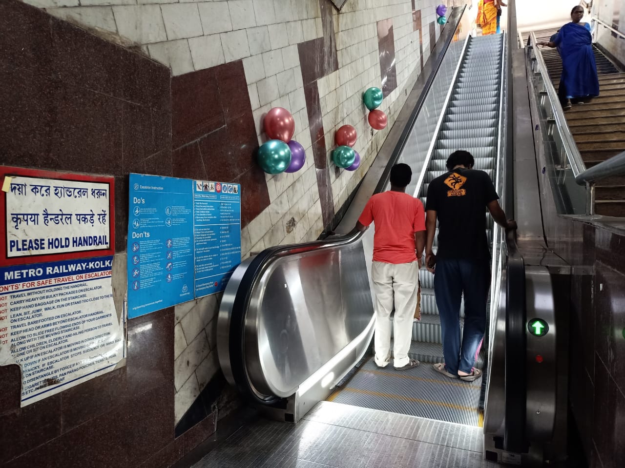 new-escalator-installed-at-mg-road-metro-station