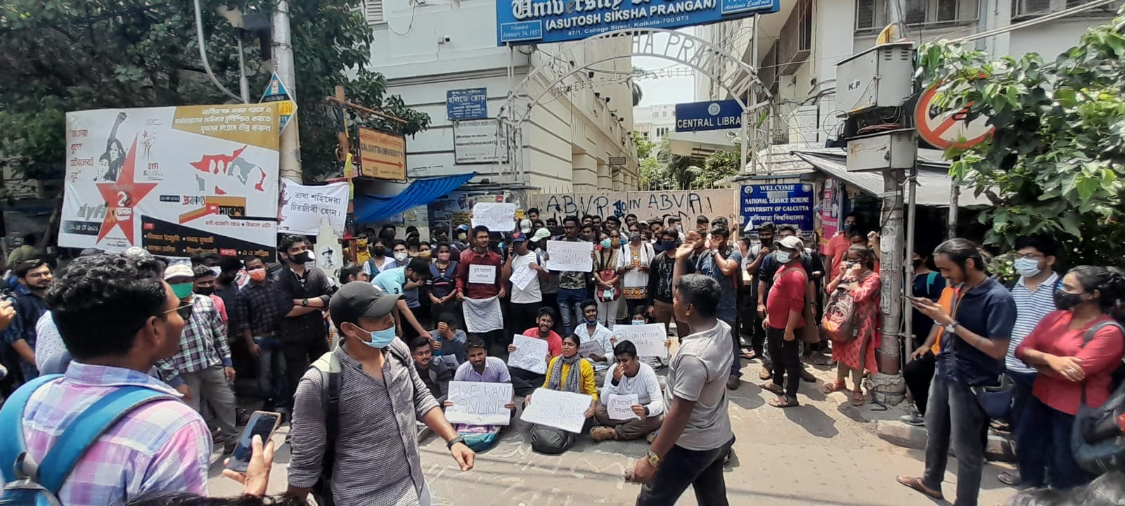 students of calcutta university protest demanding online exam