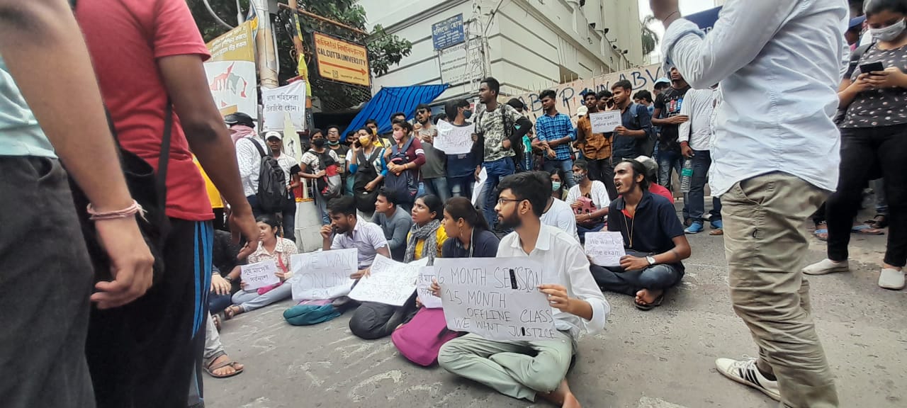 students of calcutta university protest demanding online exam