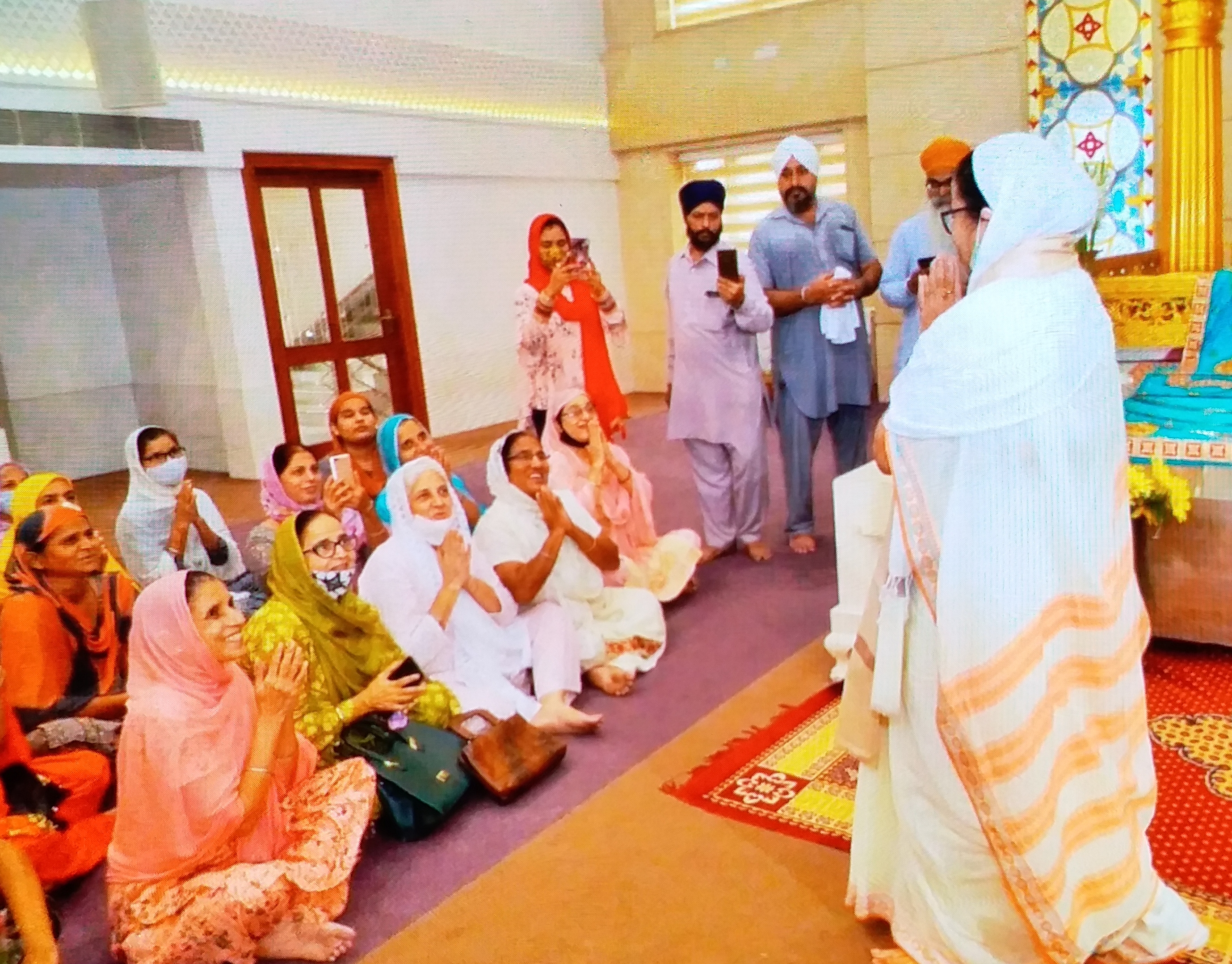 mamta banerjee visits gurdwara in bhawanipur