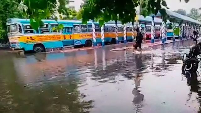 Continuous rains inundate most parts of Kolkata