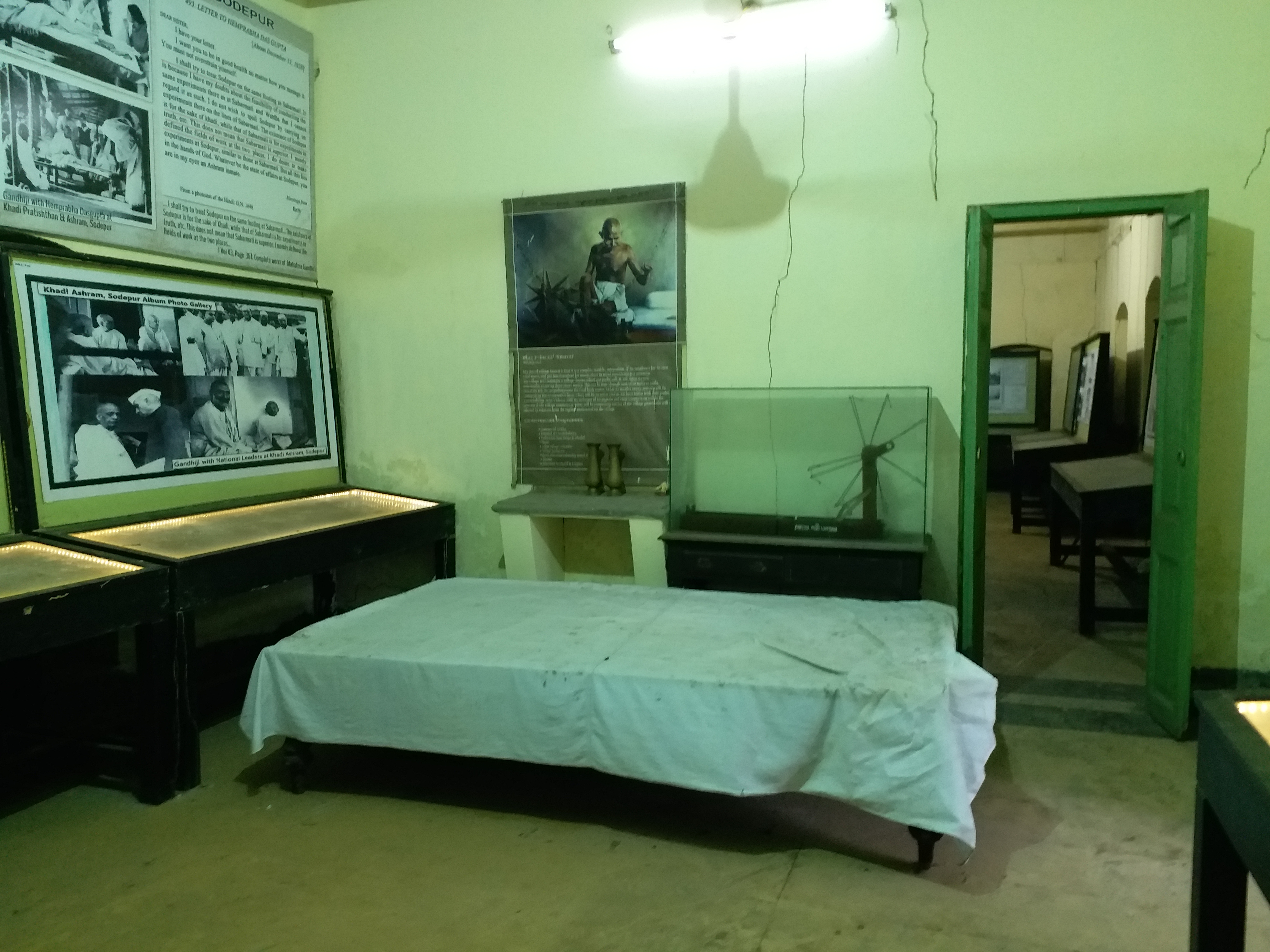 Gandhiji's Second Home is in ruins in Sodepur