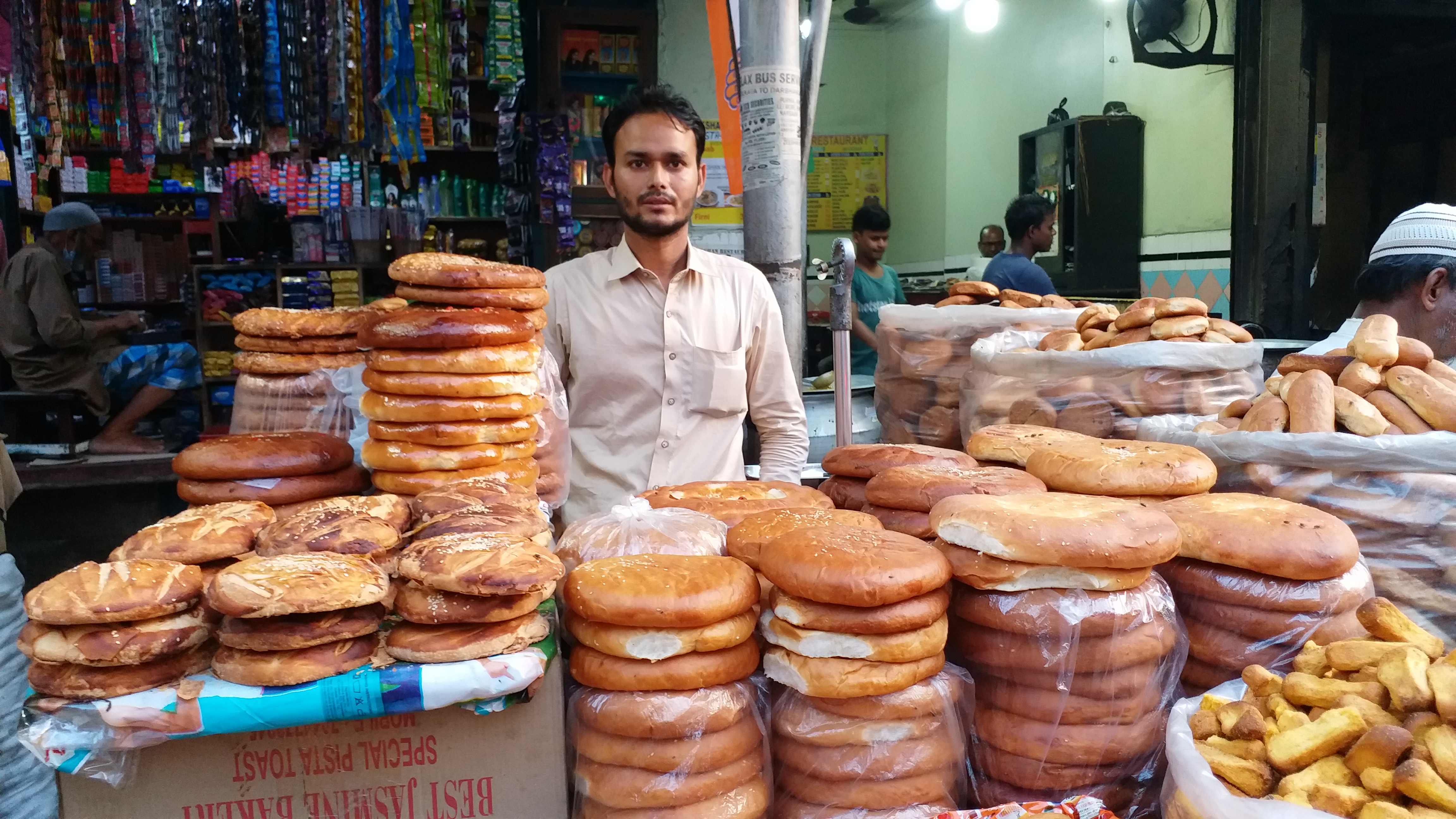 zakariya street ramazan market effected by surging corona cases