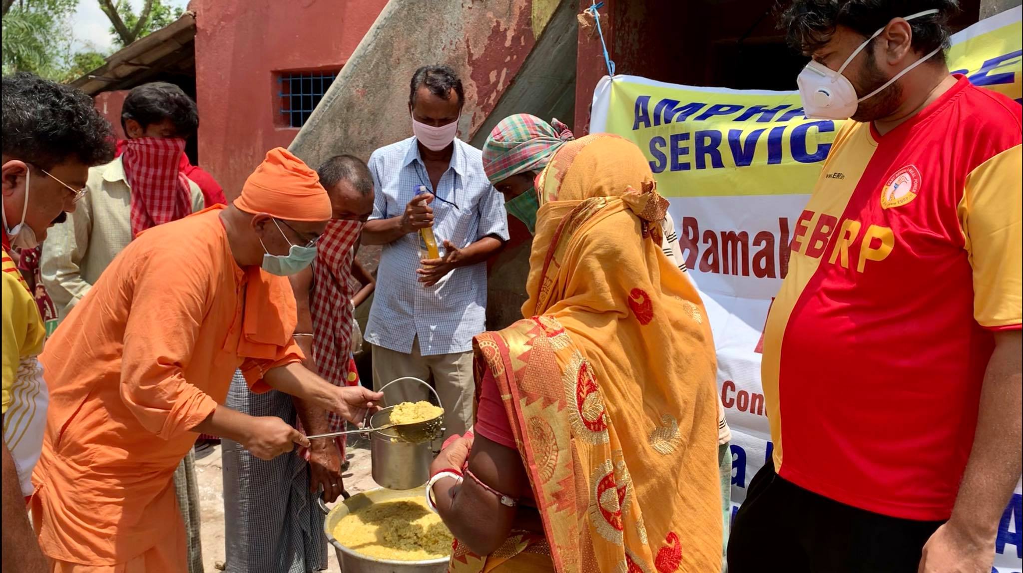 নরেন্দ্রপুর রামকৃষ্ণ মিশনের সহায়তায় দুর্গতদের পাশে EBRP