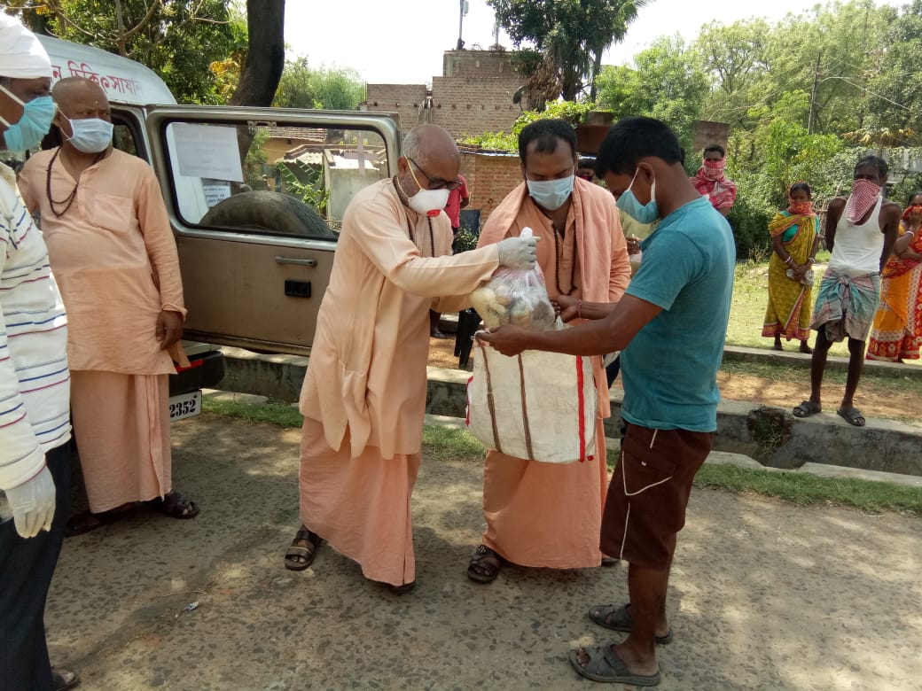 Bharat sebashram sangha is giving food to 30 thousand people all over india amid lockdown Bharat sebashram sangha is giving food to 30 thousand people all over india amid lockdown