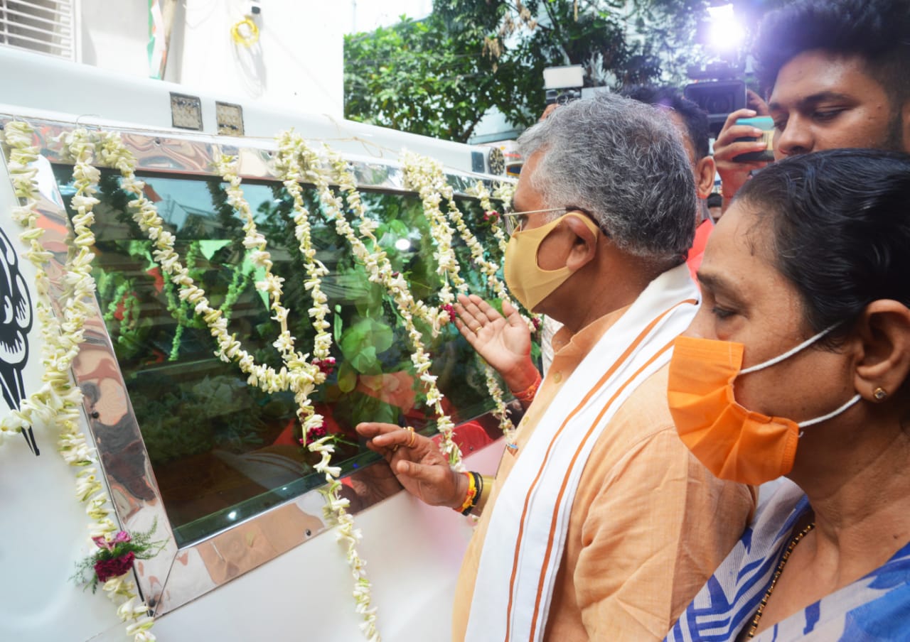 Abhijit Sarkar's body given to family, Dilip Ghosh and other bjp leaders pay last respect