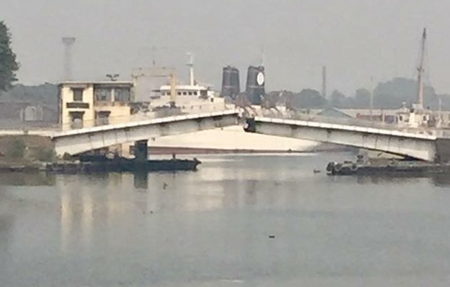 bascule bridge