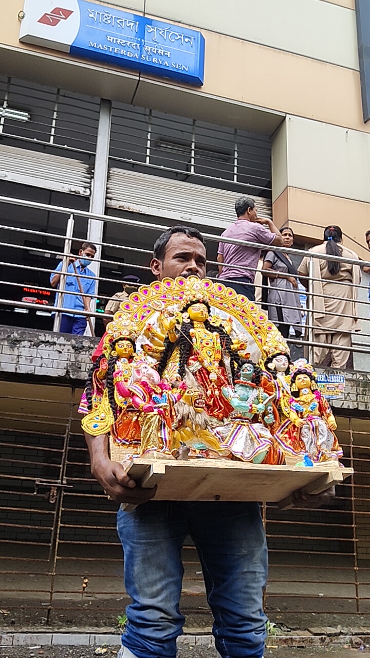 Maa Durga not get permission to travel in Kolkata metro