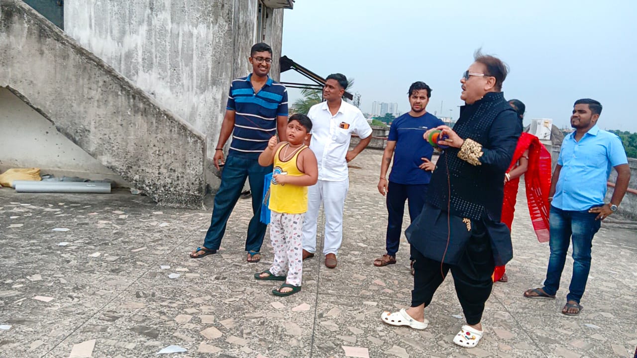 Madan Mitra flies colourful kite to commemorate Vishwakarma Puja