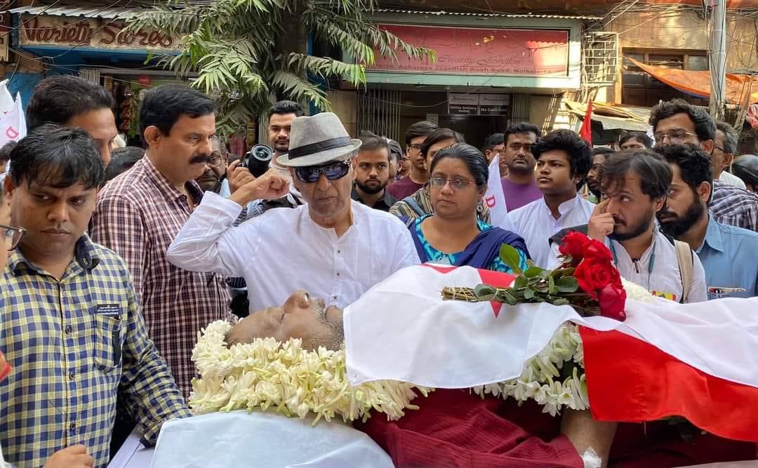 CPIM pays last respect to Manab Mukherjee prior to body donation