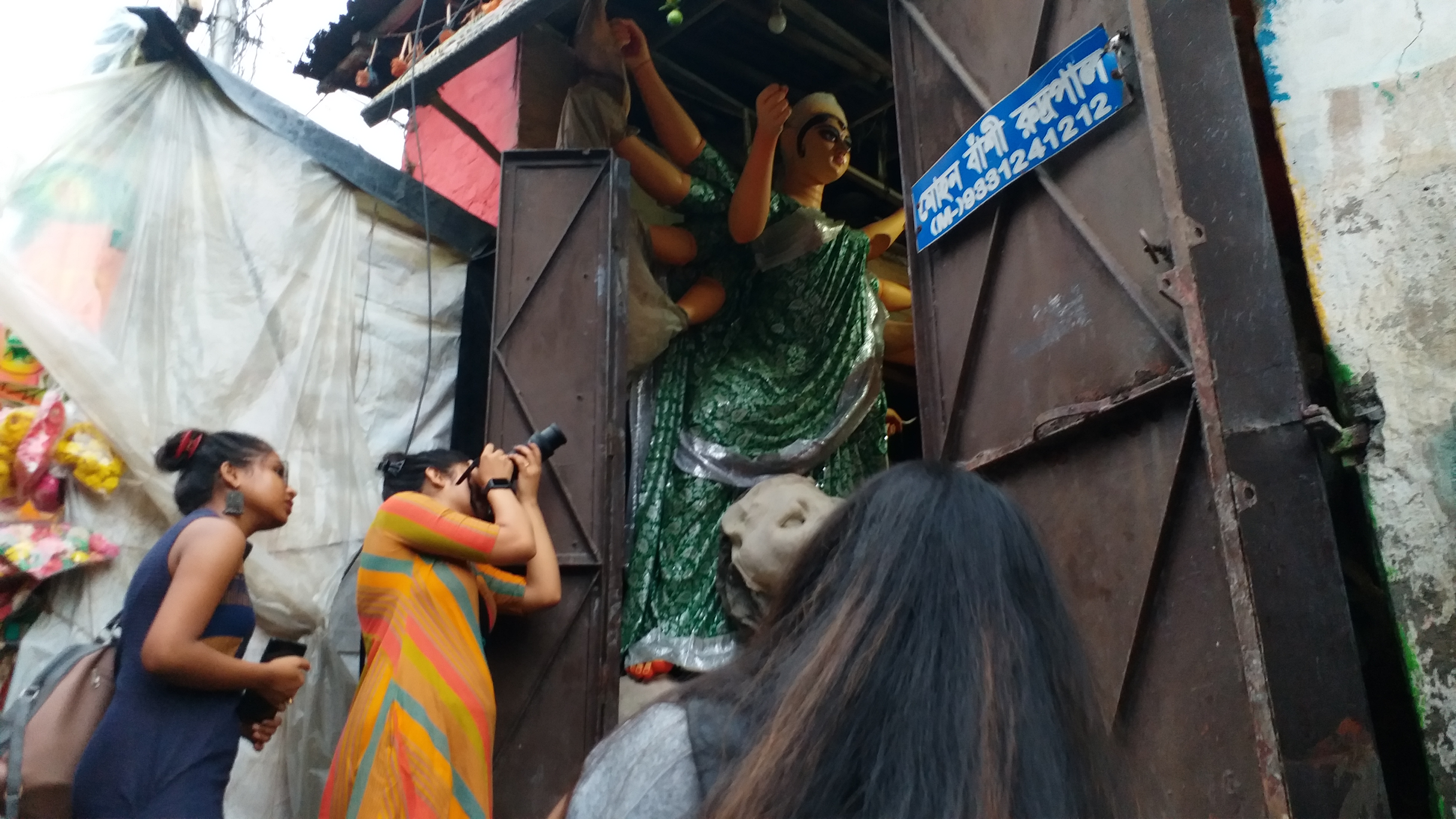 Record number of applications to take photos at Kumartuli