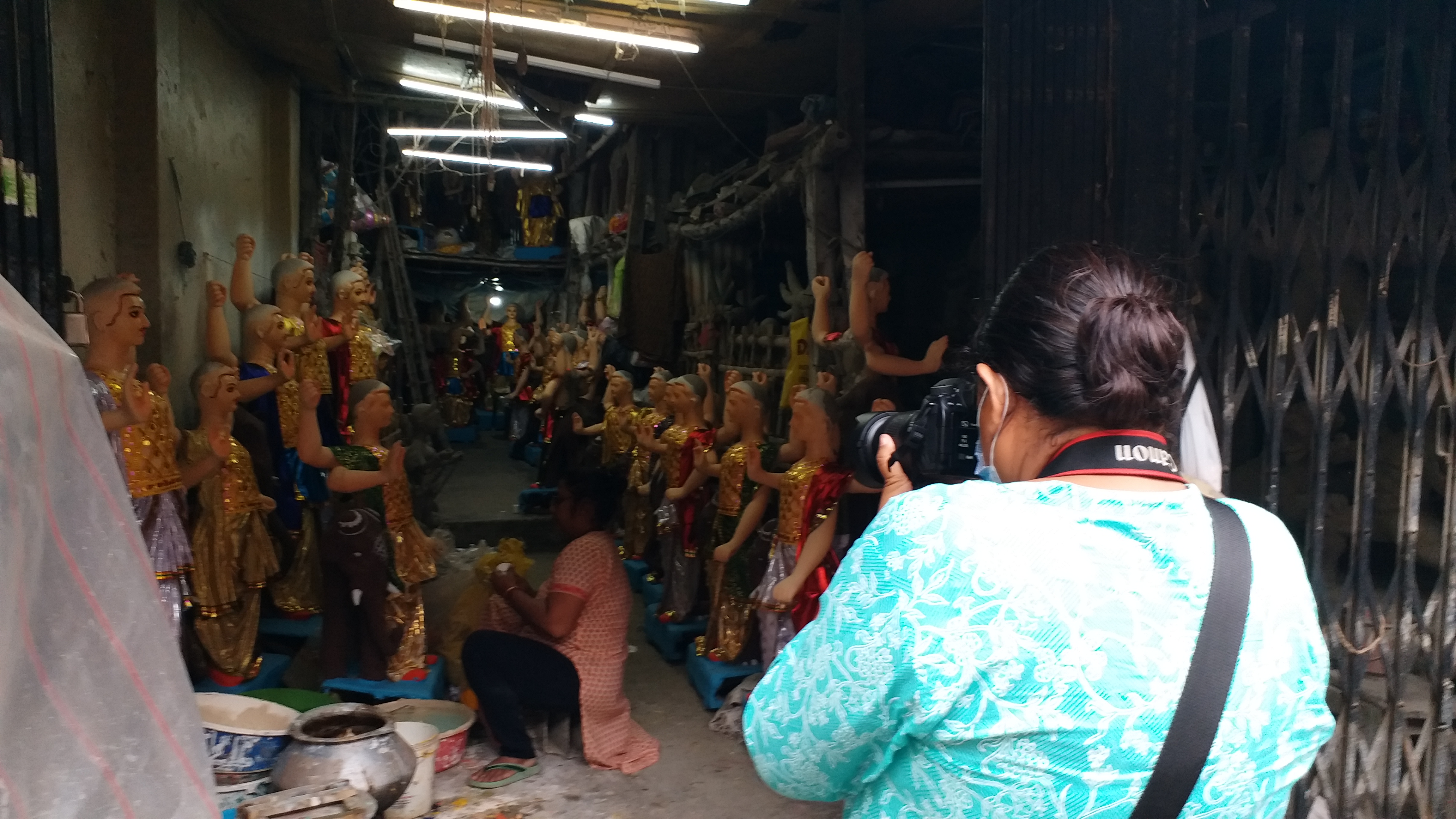 Record number of applications to take photos at Kumartuli