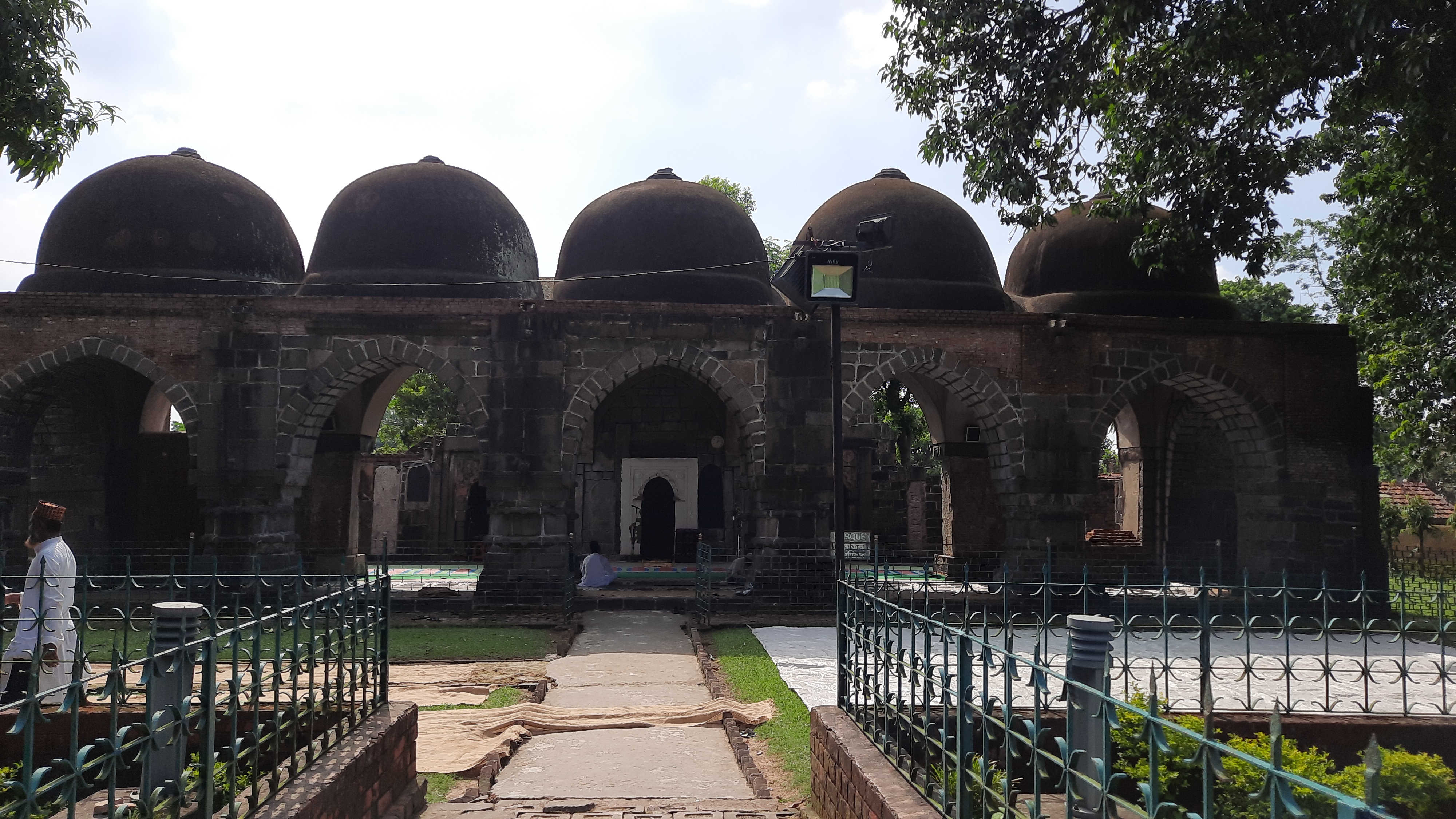 historical mosque of bengal before partition masjid ghazi dargah