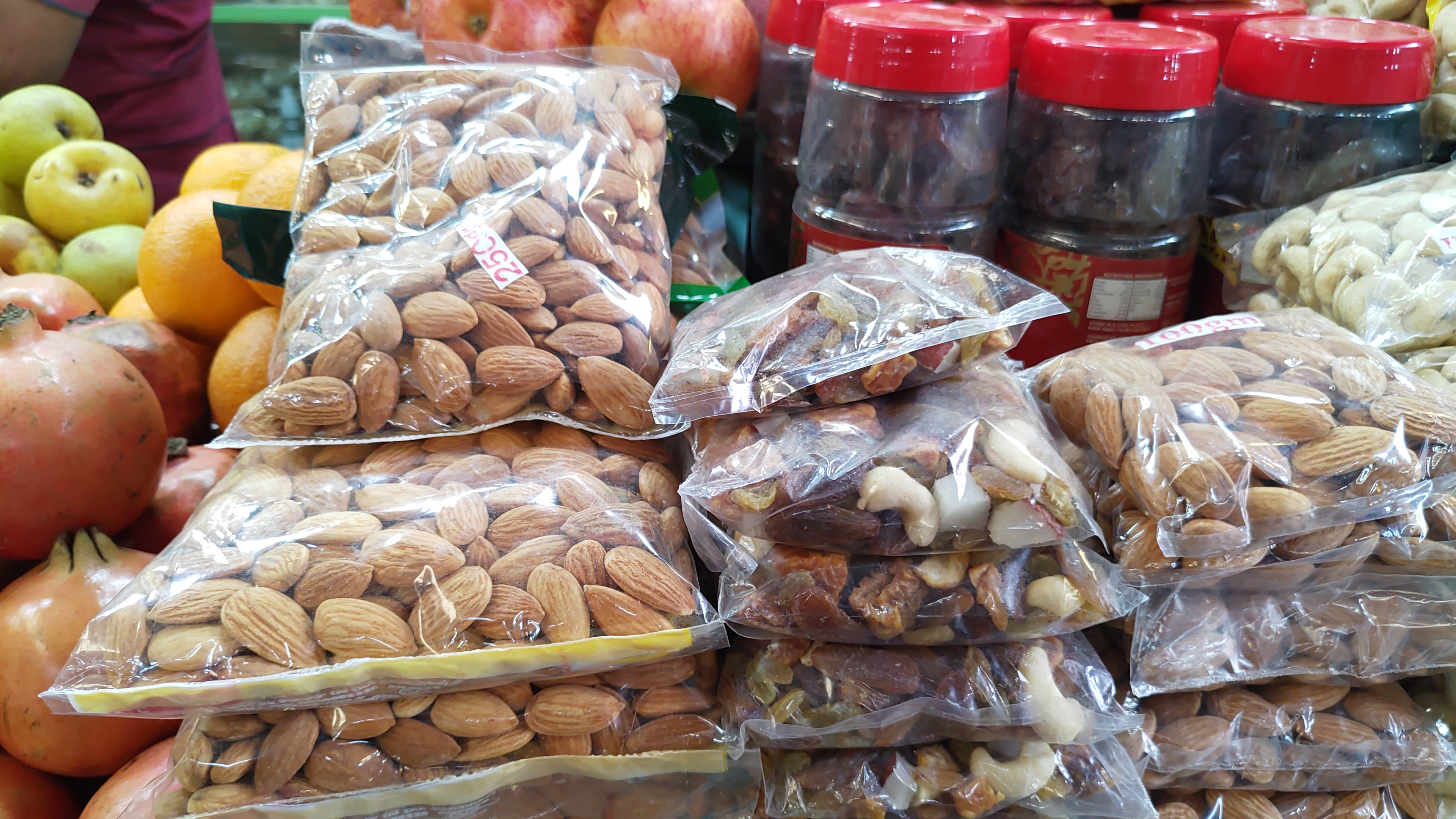 sellers-thinks-that-price-of-dry-fruit-from-afghanistan-may-increase-in-indian-market