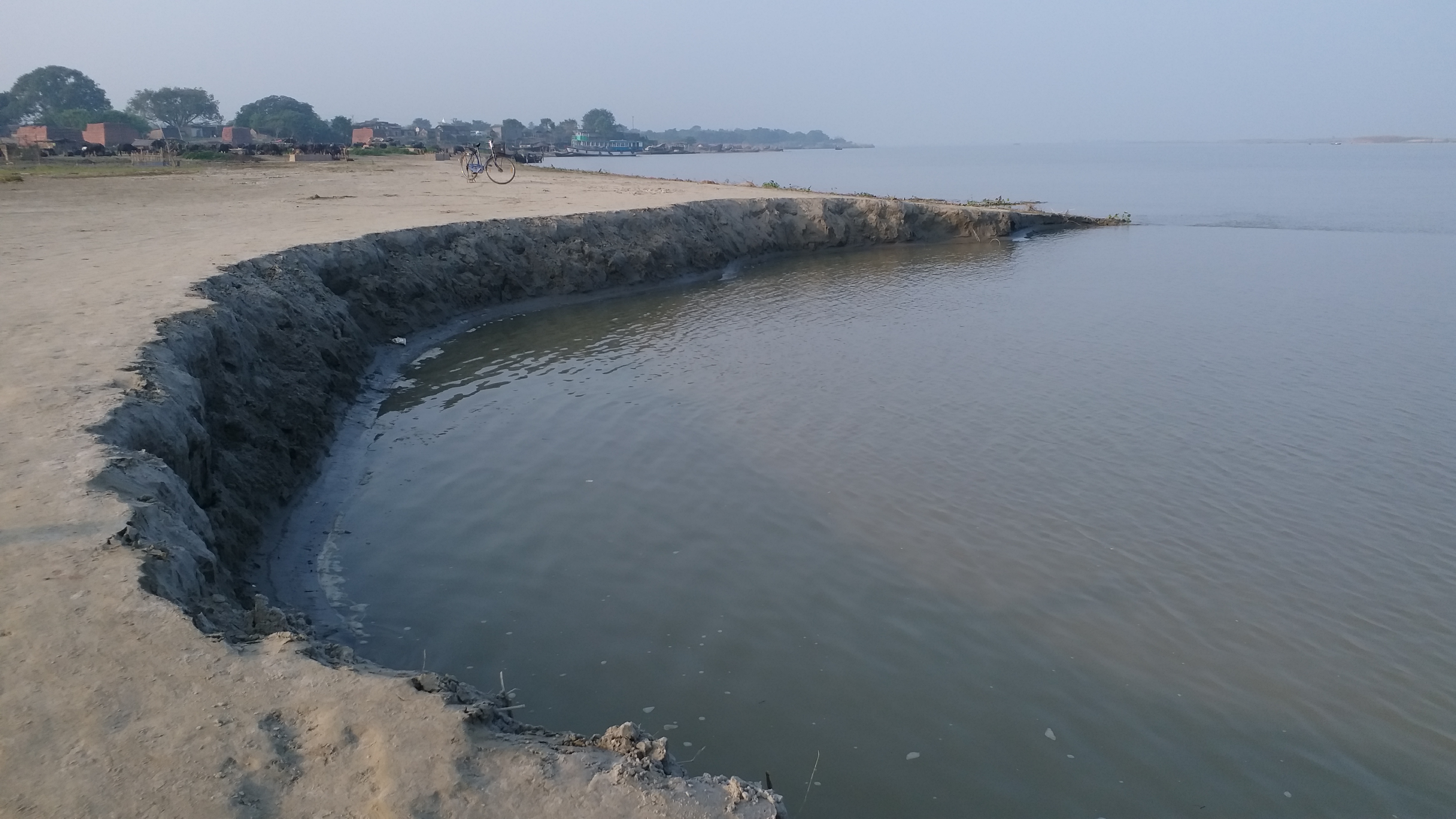 River bank erosion along the Ganges at Panchanandapur