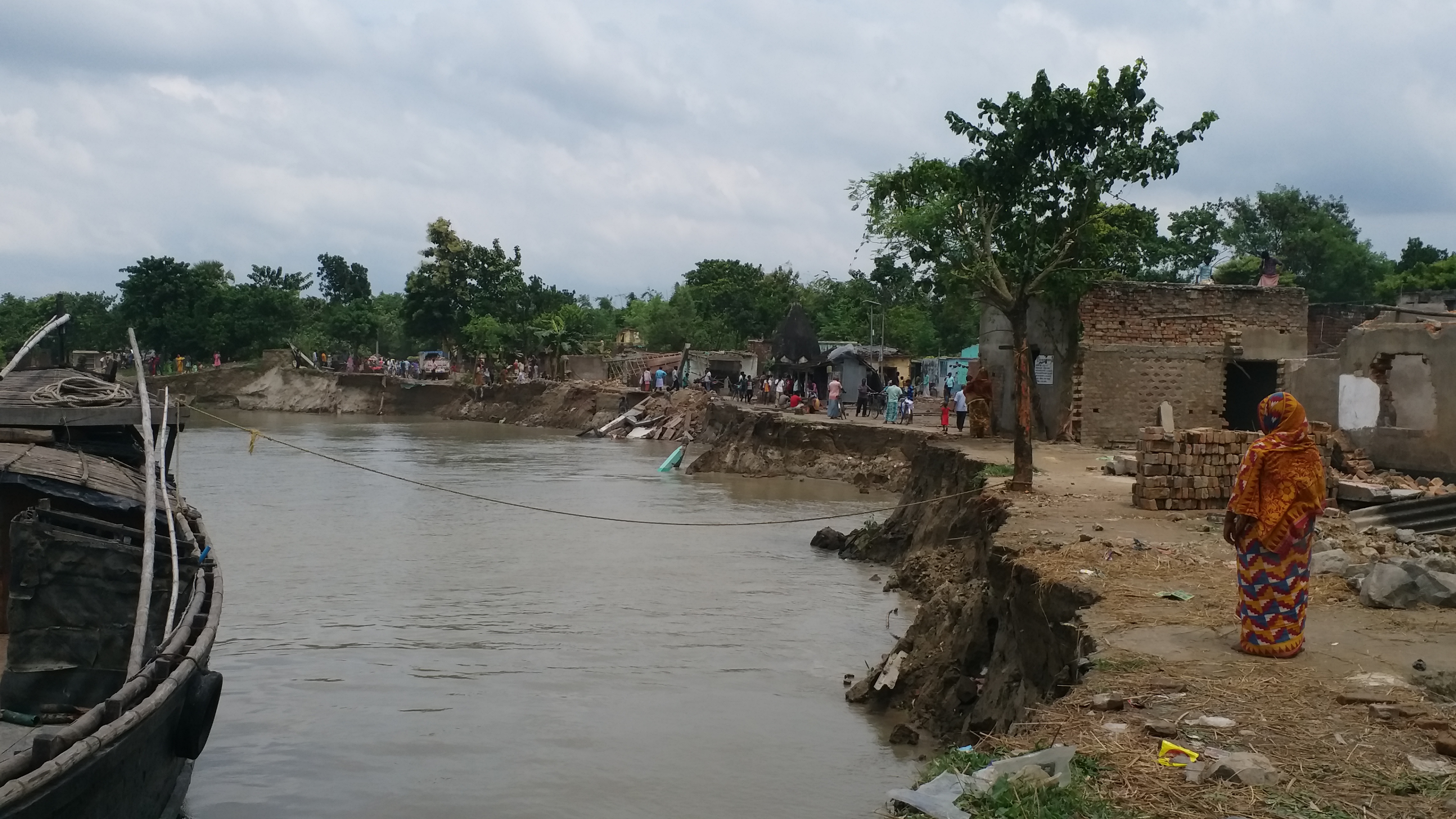 গঙ্গার ভাঙনে আতঙ্কে মালদার গ্রামাঞ্চলের মানুষ