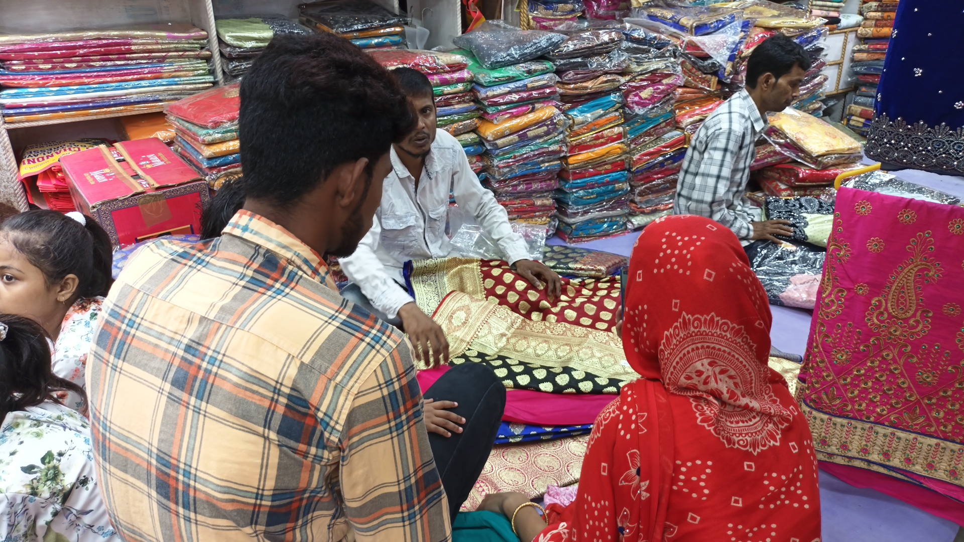 Price Rise Effects Textile Business of Kalichak Market in Eid