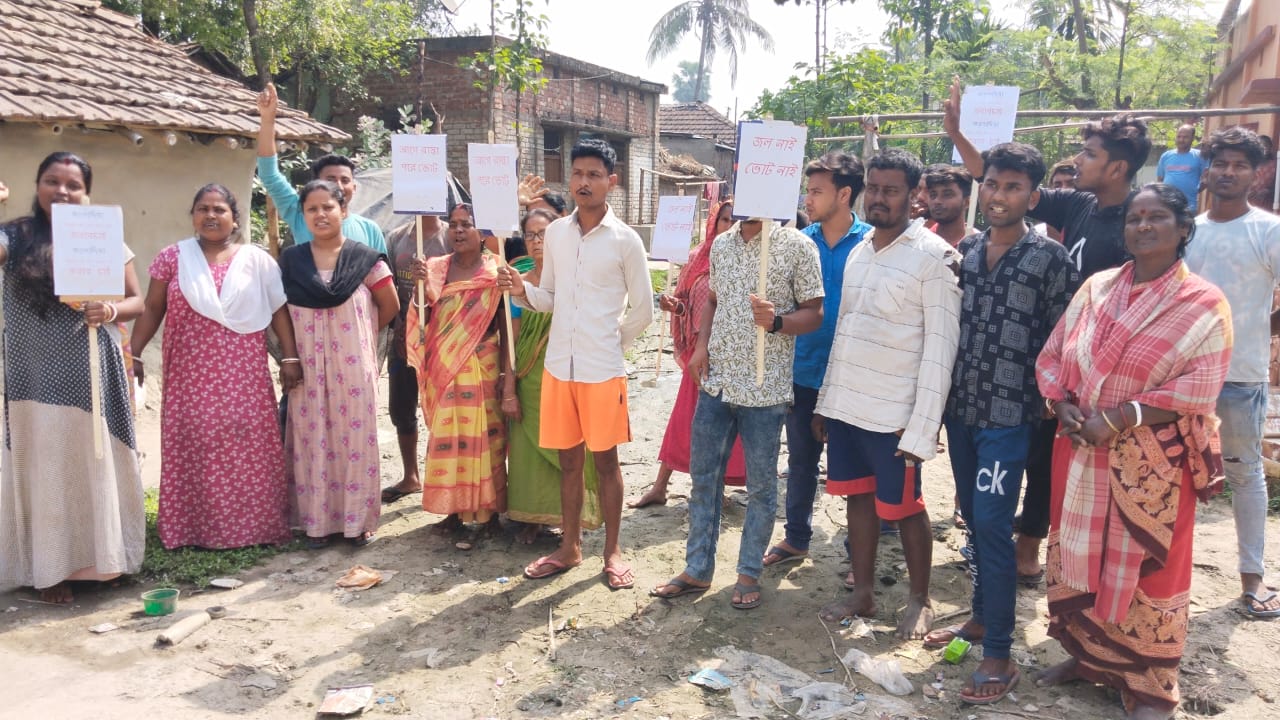 villagers protest for road repairing