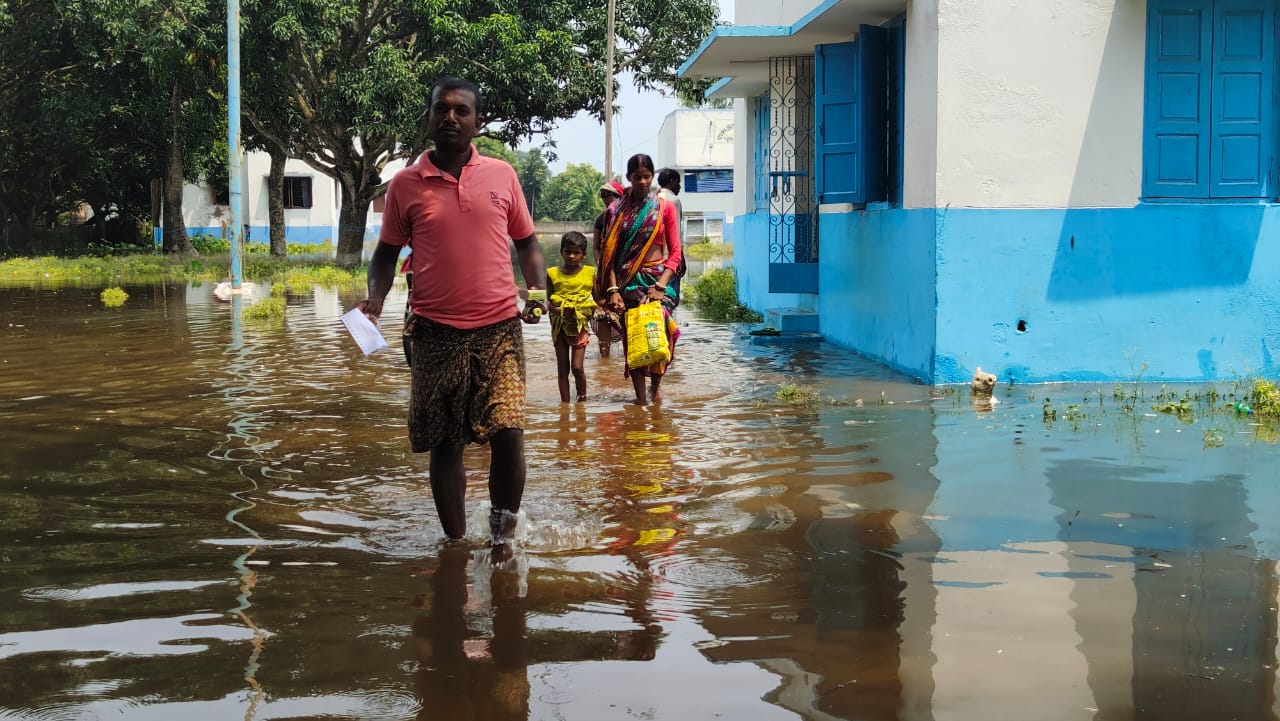 Locals facing problems due to water entered at health centre in Malda