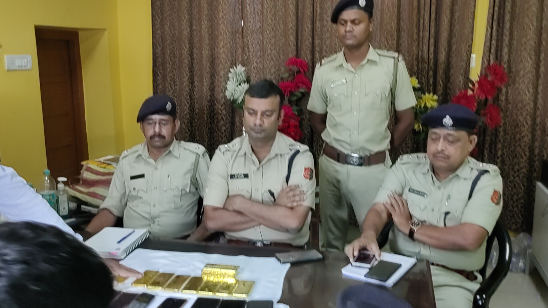 Gold worth Rupees 6 Crore Recovered from Belgharia Expressway