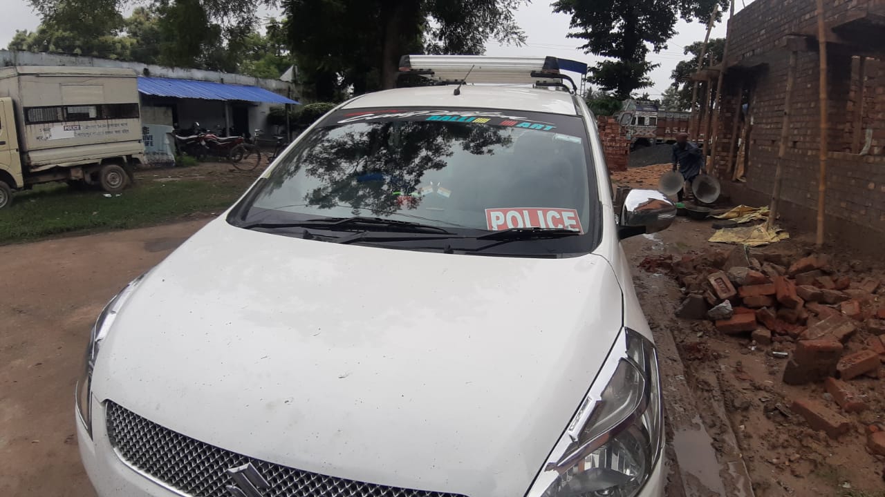 fake police arrested in Santipur, police seized a car
