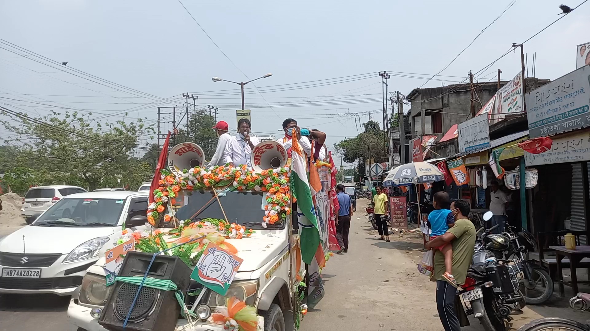 https://etvbharatimages.akamaized.net/etvbharat/prod-images/wb-ndin-01-all-candidate-last-sunday-campaign-wb10021_18042021132829_1804f_1618732709_454.jpg