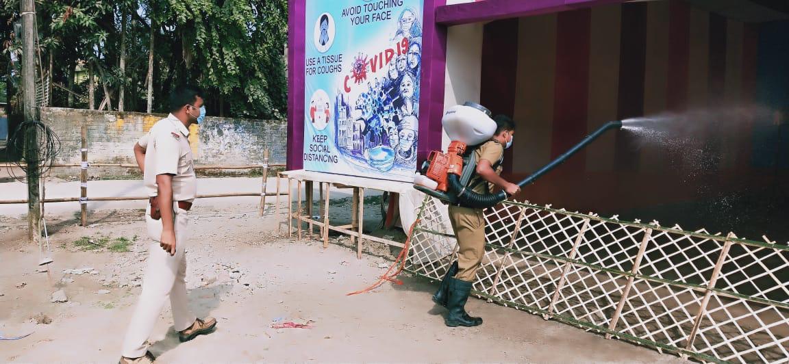 durga_puja_pandal_was_sanitaised_by_fire_briged_in_uttar_dinajpur