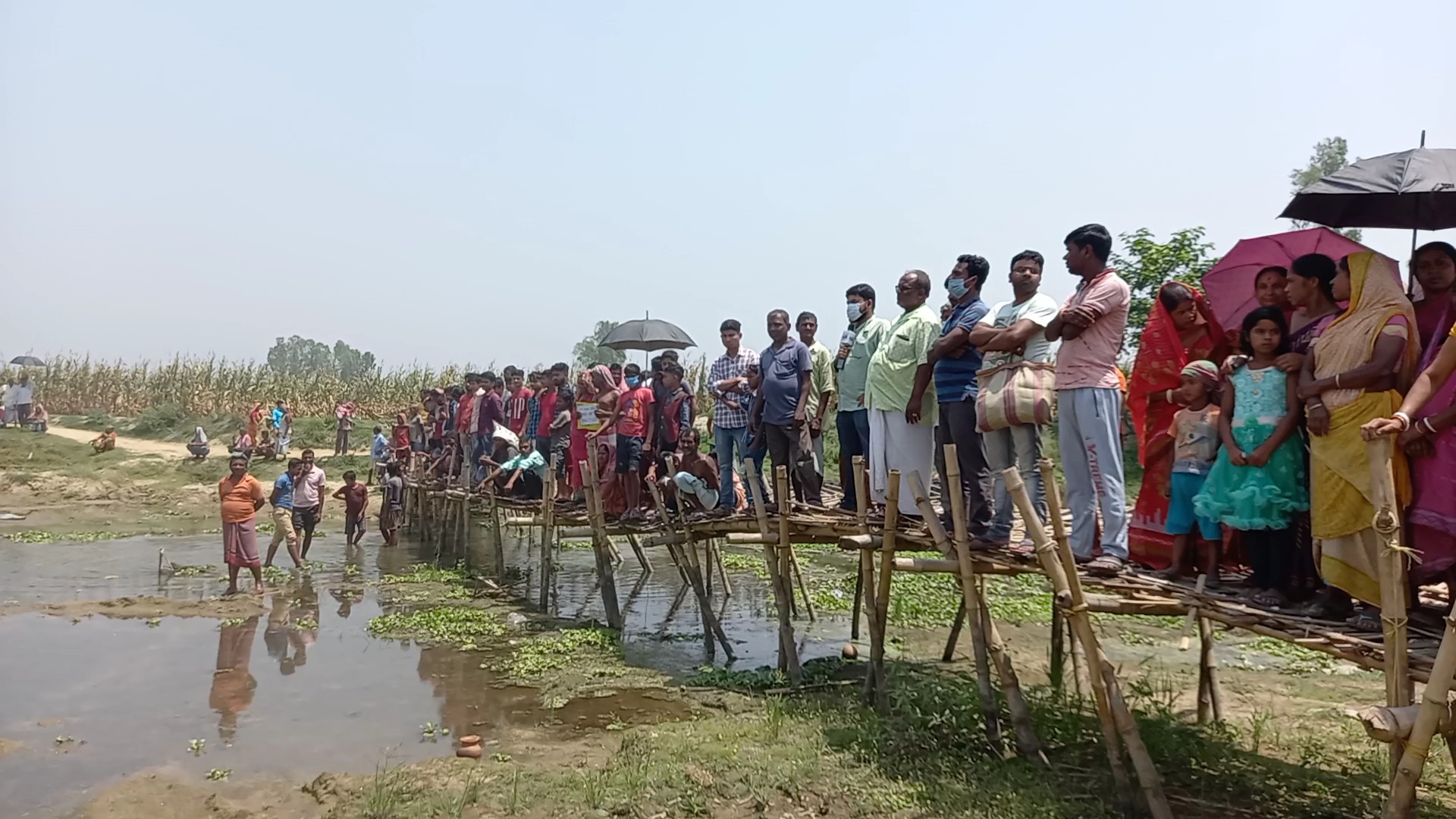 Poll boycott in Raiganj voters demanding bridge over river