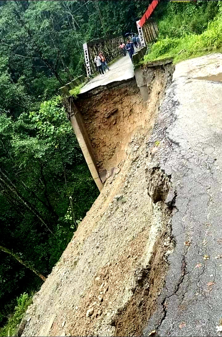 Landslide in several roads from Siliguri to Sikkim