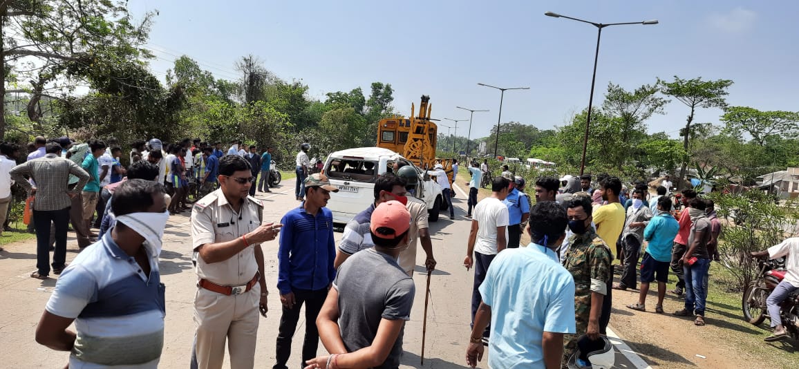 Accident on national highway, died 4 and injured 5