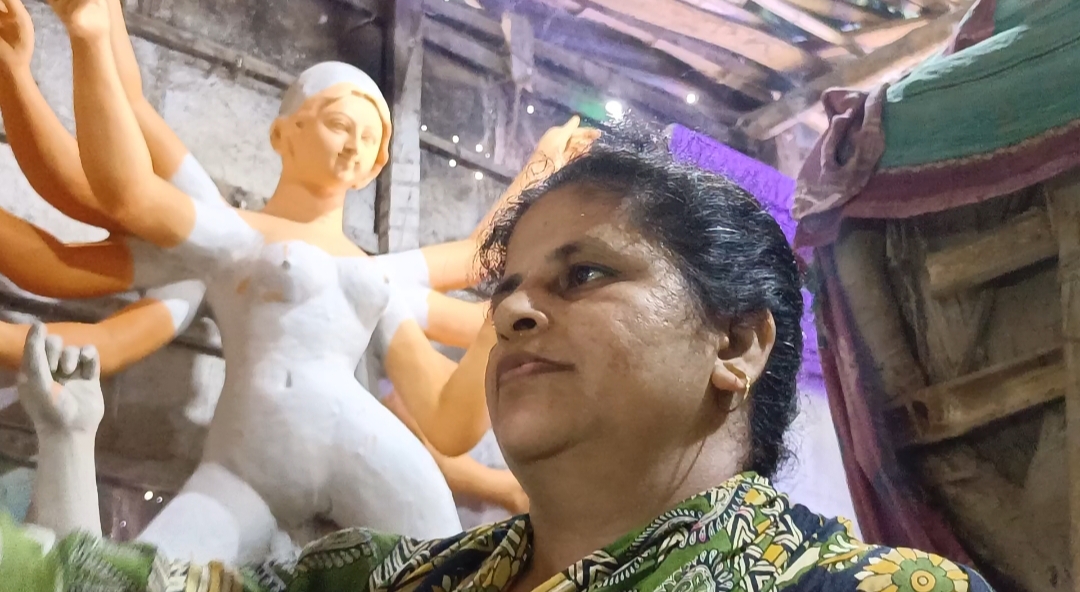 Arpita Paul takes to idol making after husbands demise in Raiganj