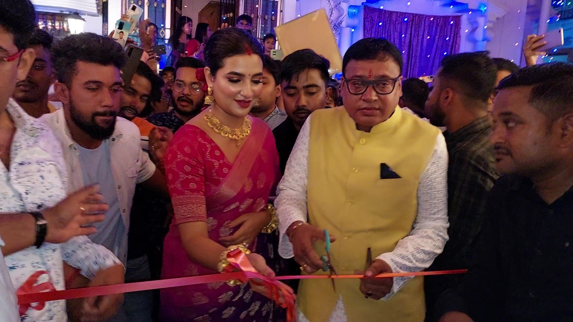 subhashree-ganguly-inaugurates-kali-puja-at-uttar-dinajpur