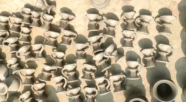 Potters busy making different types of lamps in terracotta style