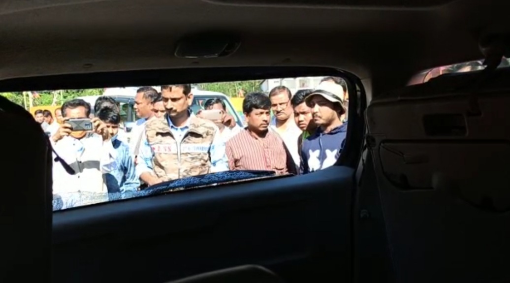 miscreants attack on state bjp president car in kalchini