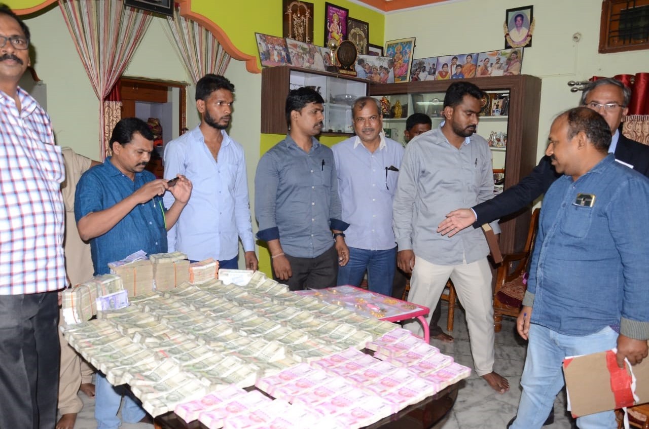 93 lakhs were recovered by Anti-corruption Bureau