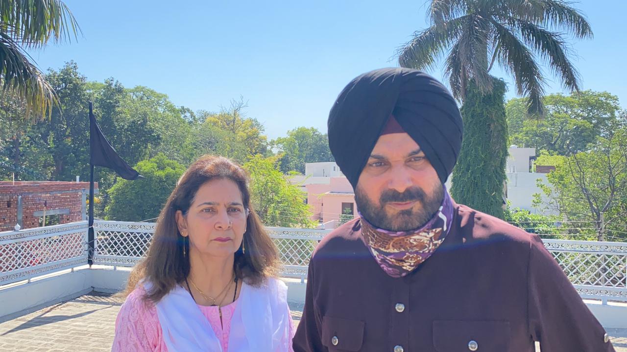 navjot sidhu hoist black flag at amritsar and patiala rooftop as support to farmers protest