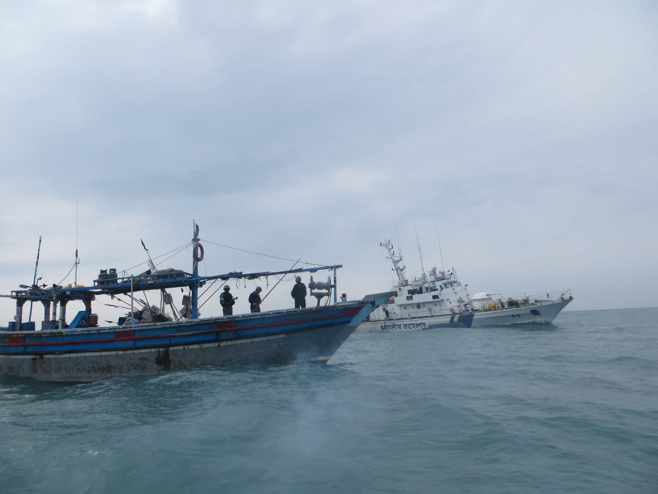 Indian Coast Guard apprehends Pak boat
