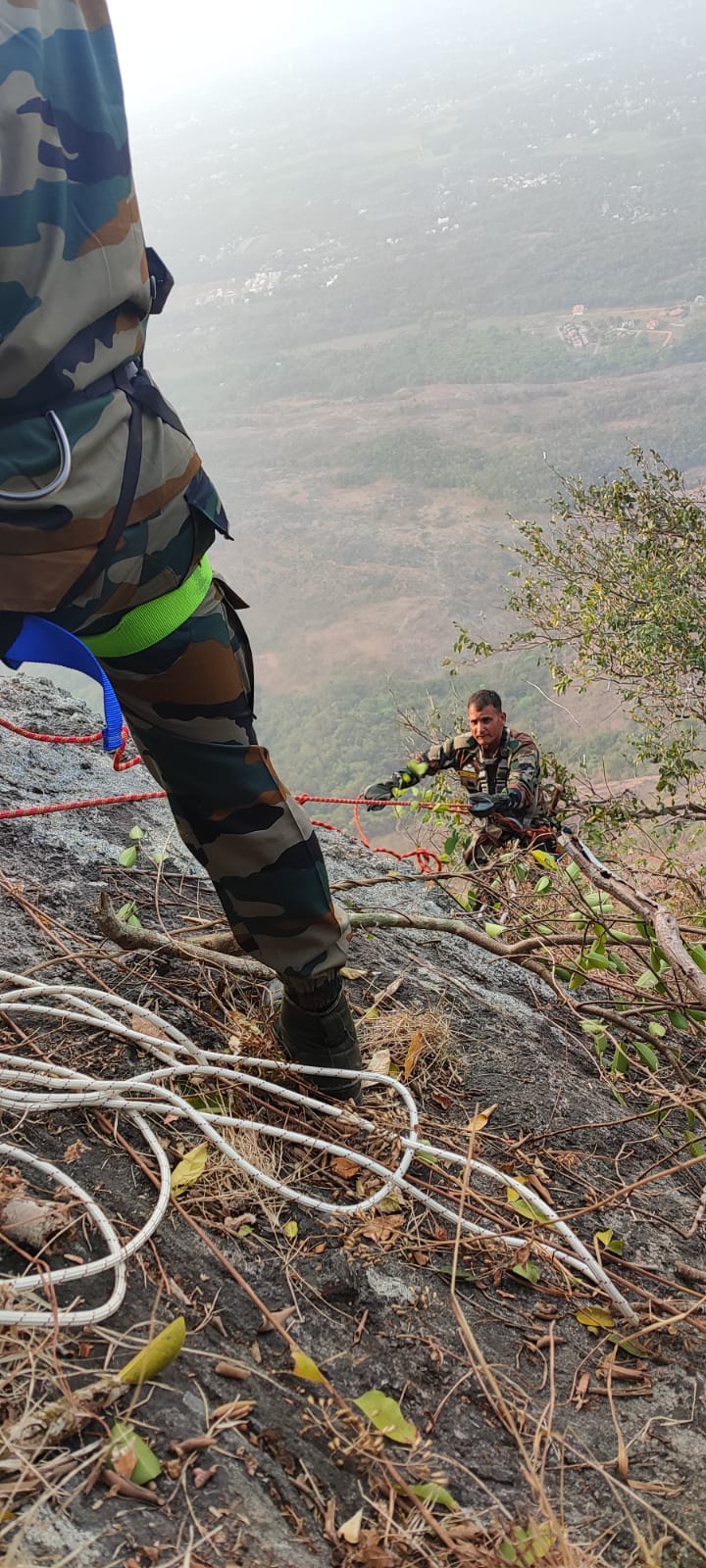 army Rescued Kerala youth trapped in Palakkad