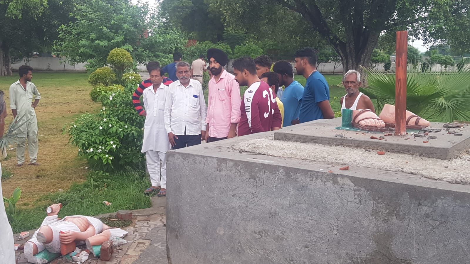 Statue of Mahatma Gandhi broken by mischievous people in the Rama Mandi of Sub Division Talwandi Sabo