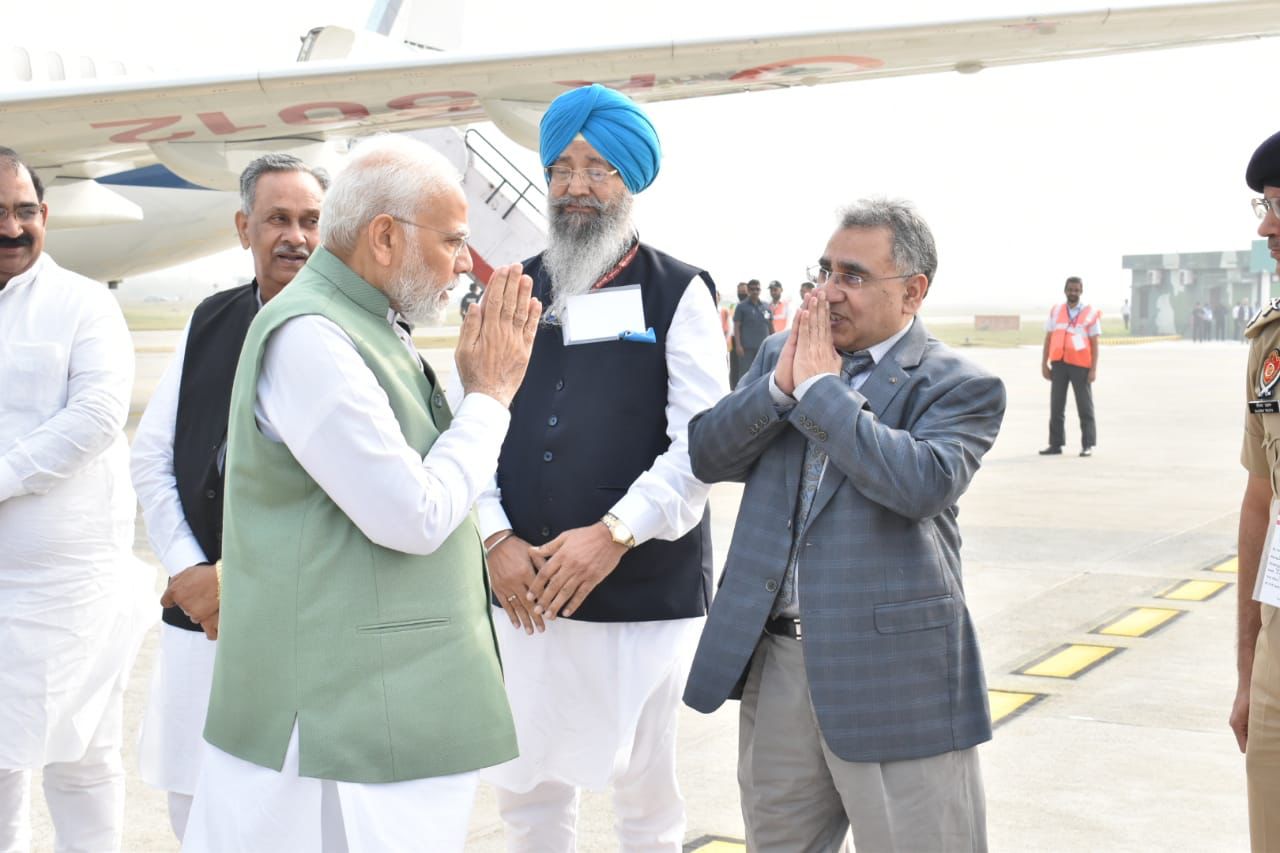 pm narendra modi meet the head of dera beas