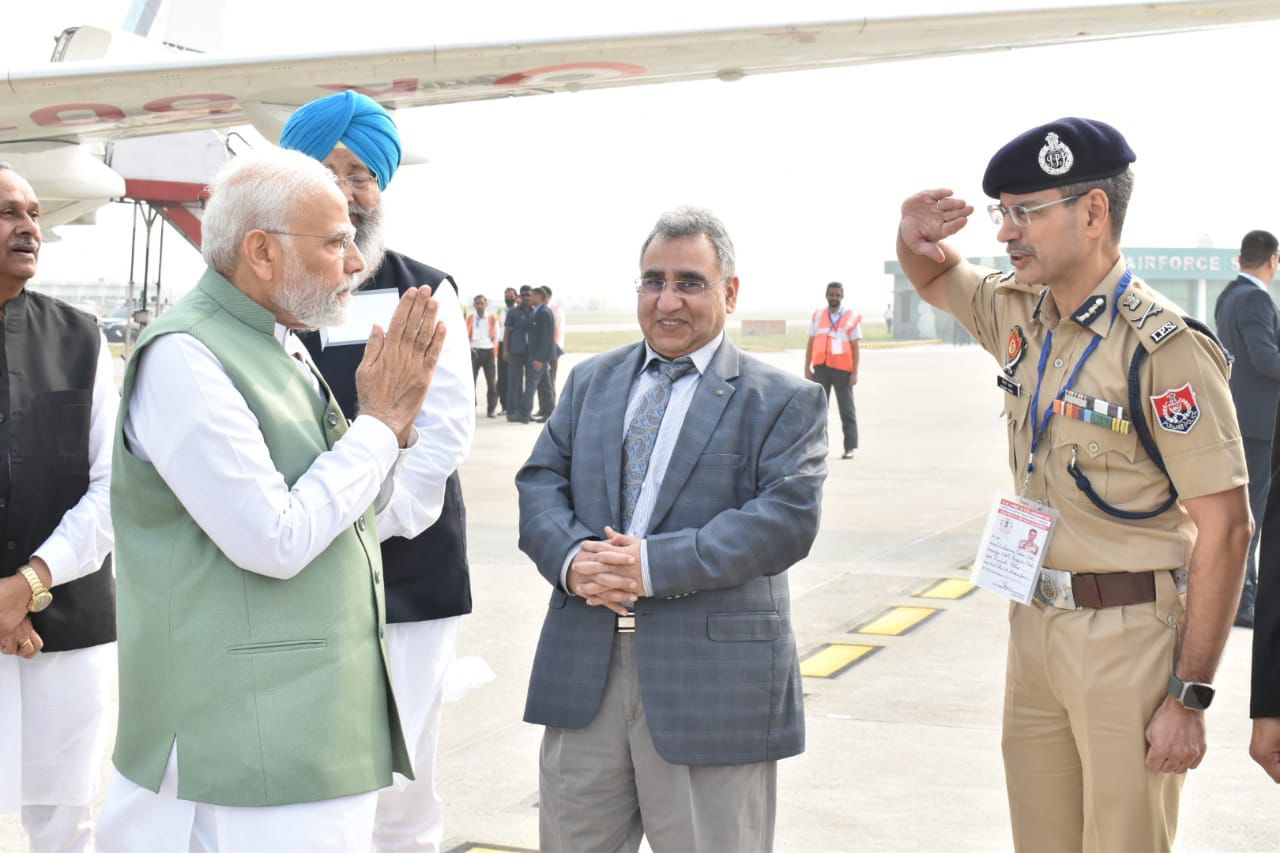 pm narendra modi meet the head of dera beas